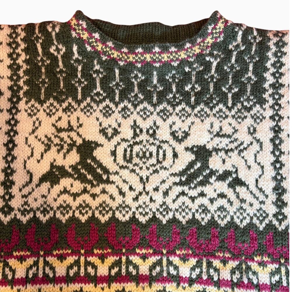 Possibly DALE OF NORWAY Fair Isle Sweater MEDIUM Green  Reindeer Pattern Wool